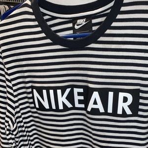 Nike long sleeve striped crew neck shirt